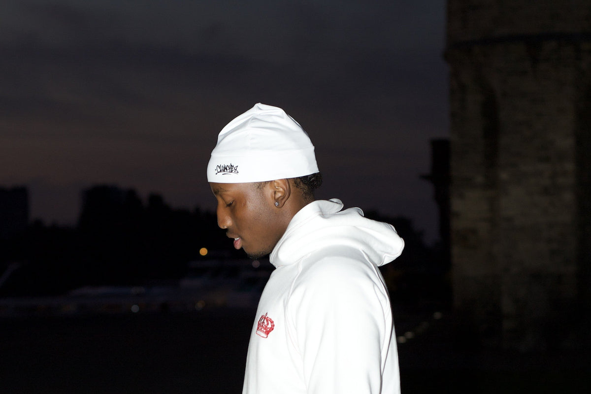 BUILT TO BE DIFFERENT SKULL BEANIE WHITE